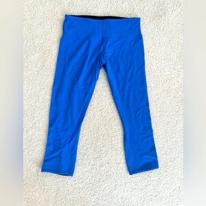Lululemon Reversible Blue and Black Capri Leggings Size 6